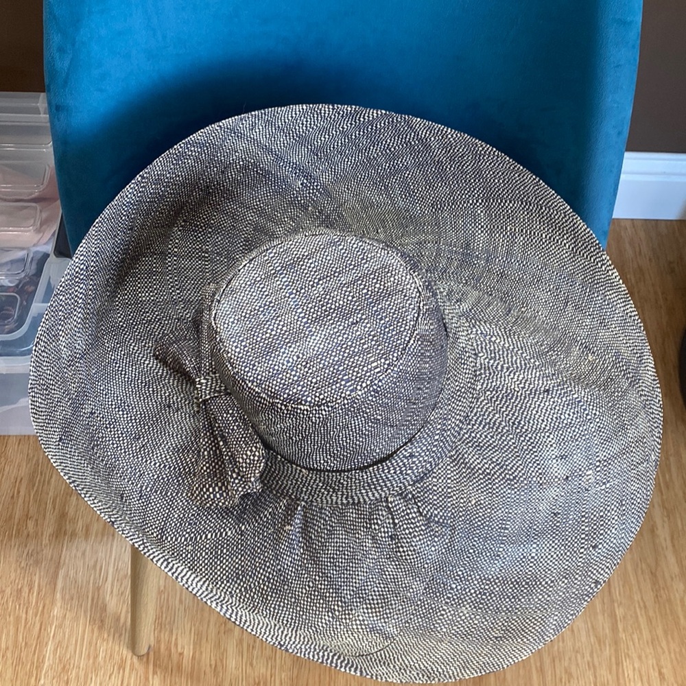 BE YOU FASHION Black and Tan 100% Rafia Summer Hat Adjustable NWT